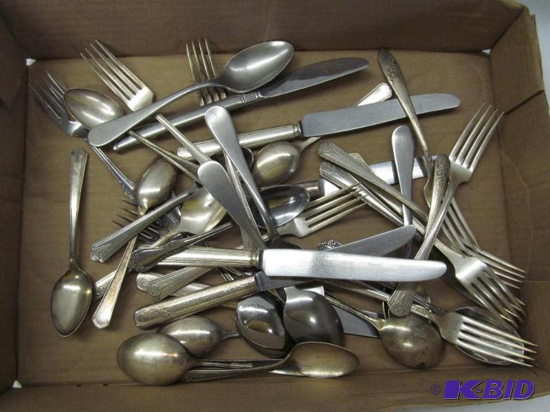 lot 17 image: Flatware