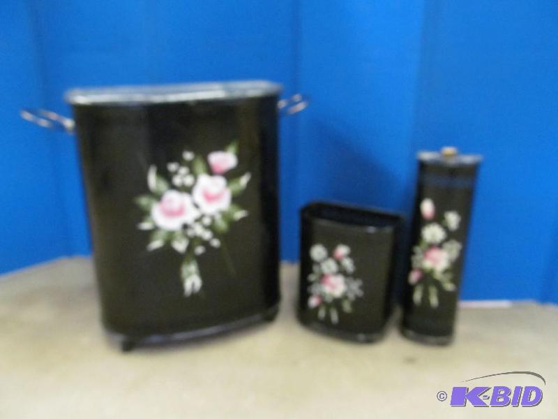 lot 2 image: Decor