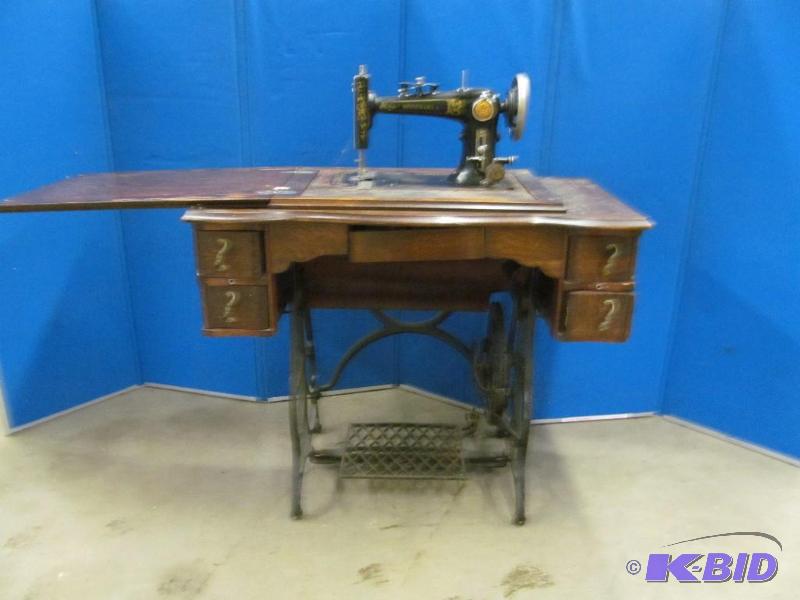lot 21 image: Vintage