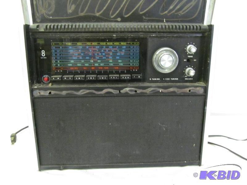 lot 23 image: Radio