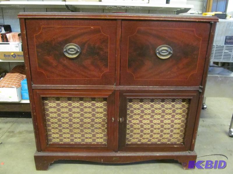 lot 251 image: Electronics