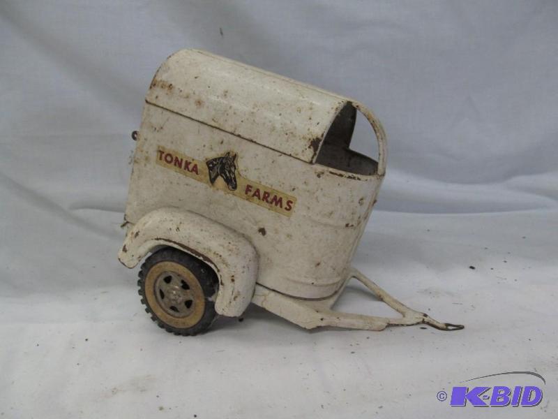 lot 27 image: Toy