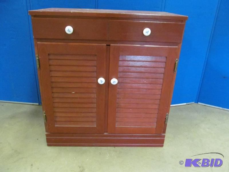 lot 35 image: Vanity