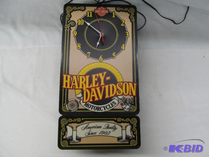 lot 9 image: Clock