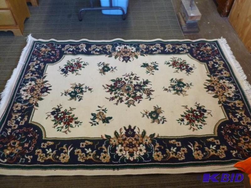 lot 122 image: Large living room rug that measures 59" ...