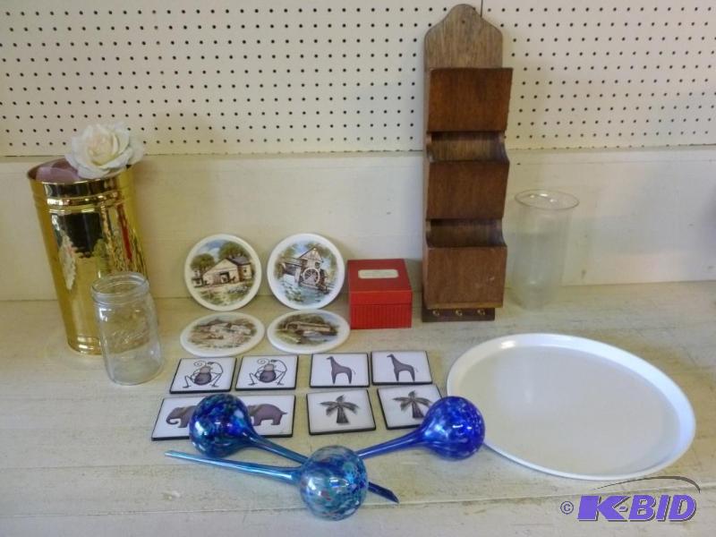 lot 130 image: Large lot of nice home decorative items, bras...