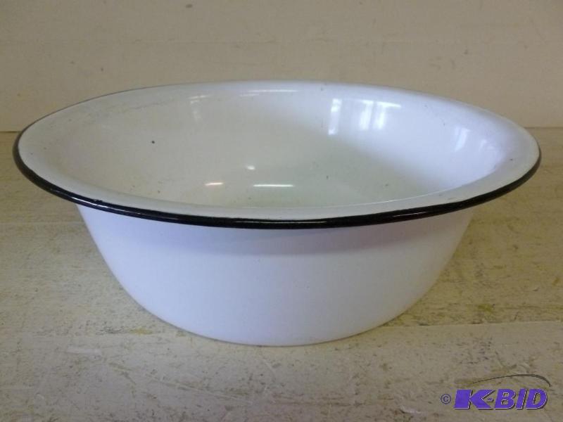 lot 16 image: Large vintage black and white porcelain wash ...
