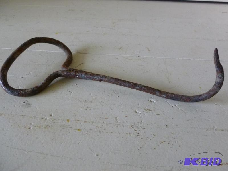 lot 167 image: Antique iron bale hook 12.5" L, some rus...