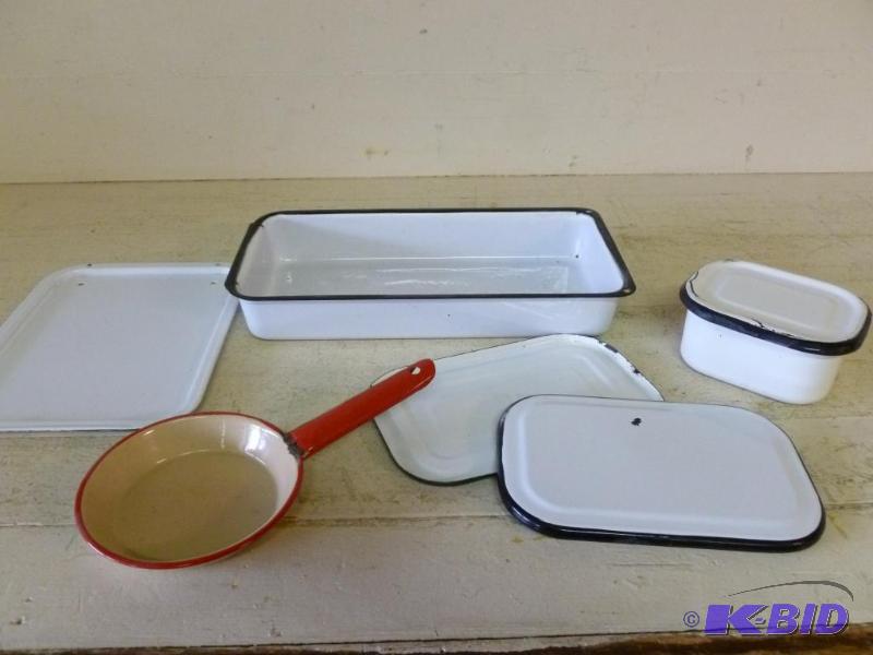 lot 18 image: Lot of vintage porcelain kitchen items. ...