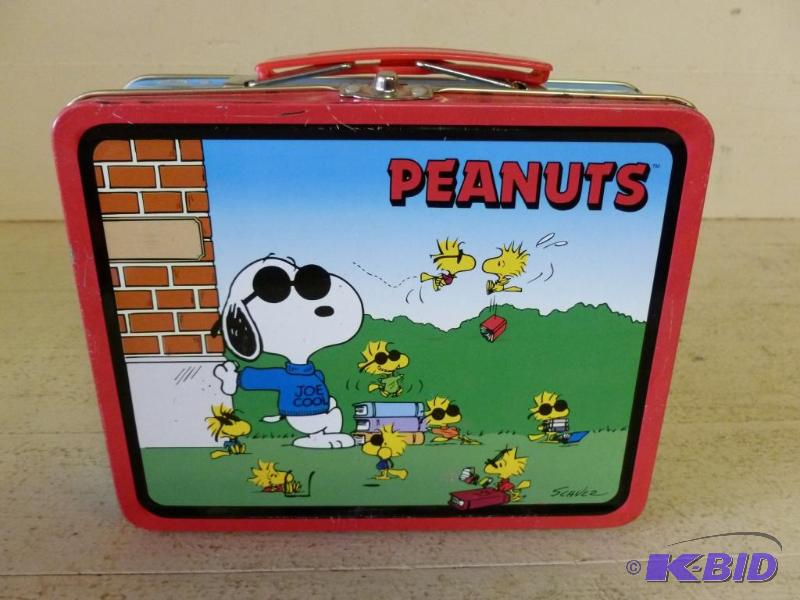 lot 36 image: Peanuts metal lunchbox, no rust....