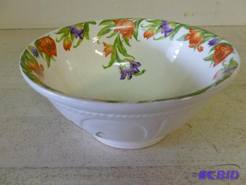 lot 49 image: Vintage Harker Hotoven&nbspcasserole bowl th...