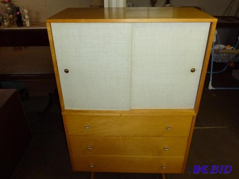 lot 5 image: Vintage Winchendon Furniture Co. - Paul McCob...