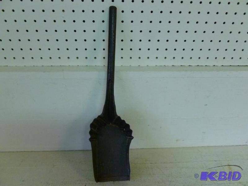 lot 51 image: Vintage coal shovel&nbsp18 34" L....