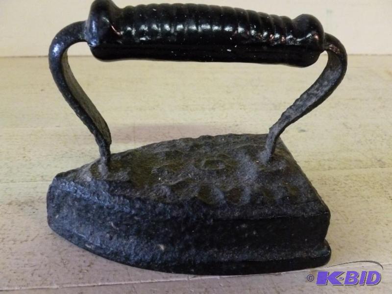 lot 52 image: Antique No. 6 iron, measures 6" L....