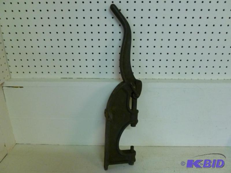 lot 73 image: Large Antique Star Tool Company Minneapolis, ...
