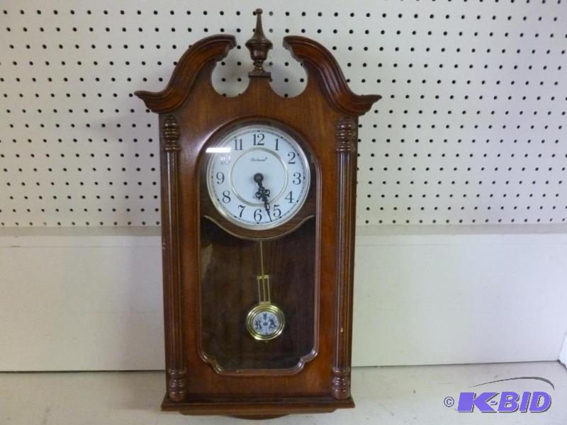 lot 85 image: Large Dunhaven Quartz wood encased battery op...