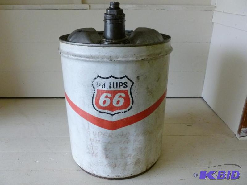 lot 98 image: Vintage Phillips 66 five gallon metal oil ca...