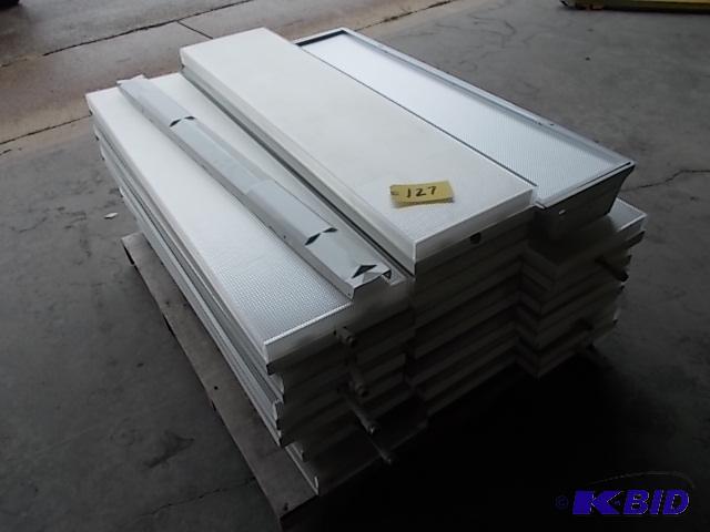 lot 127 image: (19) 4 x 1 Fluorescent Lights...