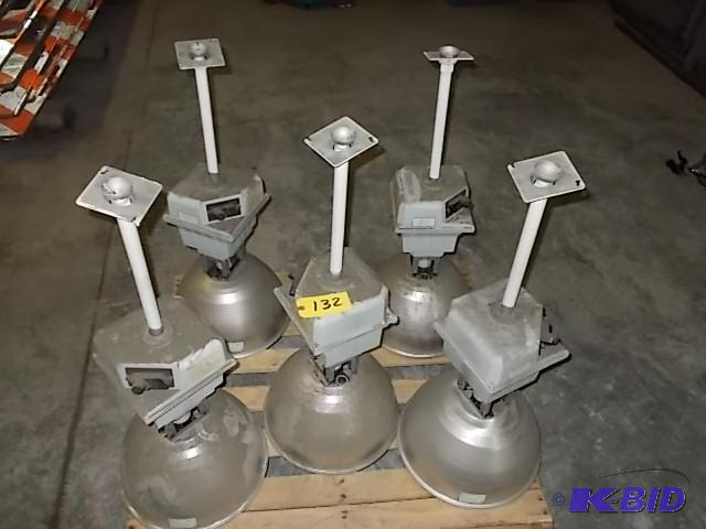 lot 132 image: (5) G.E. GHBBV6 400 Watt High Bay Lights, Sui...
