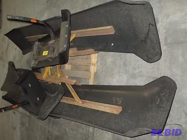 lot 137 image: Caterpillar 140 Road Grader Fenders, Front &a...