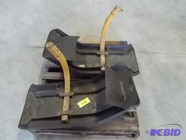 lot 138 image: Caterpillar 140 Road Grader Fenders, Front...
