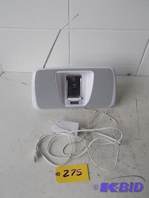 lot 275 image: Memorex Mi3005 iMove Boom Box with AMFM...
