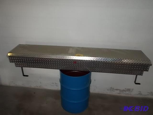 lot 29 image: Aluminum Tool Box, 86 x 16...