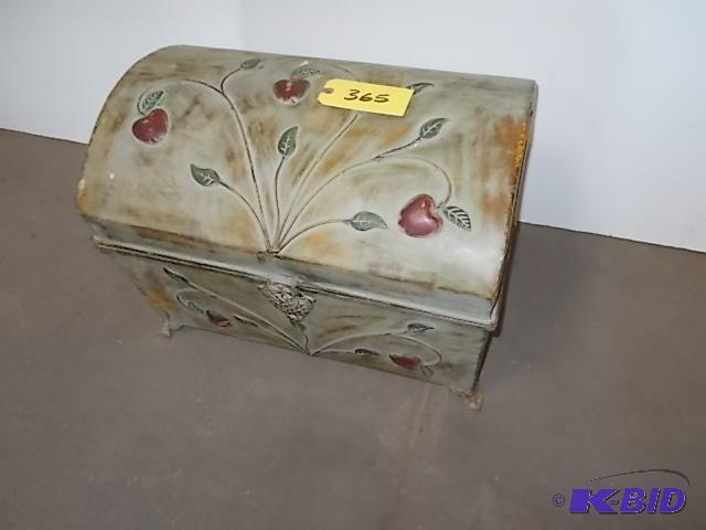 lot 365 image: Steel Trunk, 23 x 15 x 18...