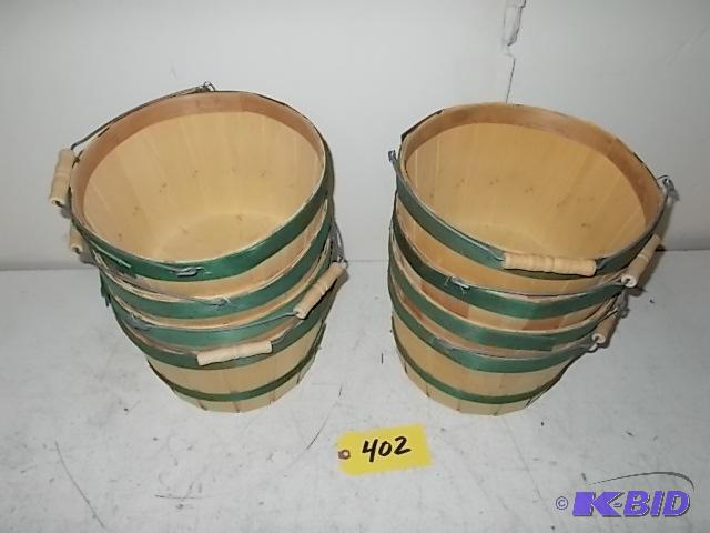 lot 402 image: (8) 14 Bushel Baskets...