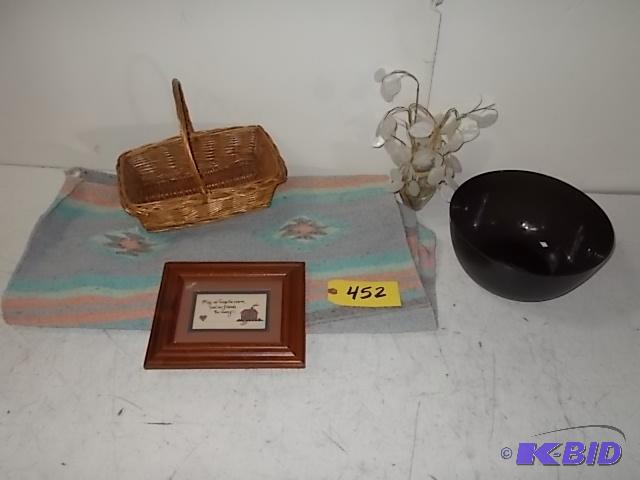 lot 452 image: Western Blanket & Dcor...