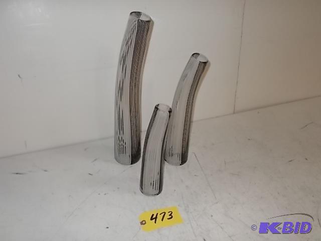 lot 473 image: (3) Vases...