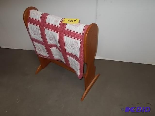 lot 484 image: Quilt with Stand...