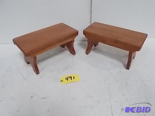 lot 491 image: (2) Small Stools...