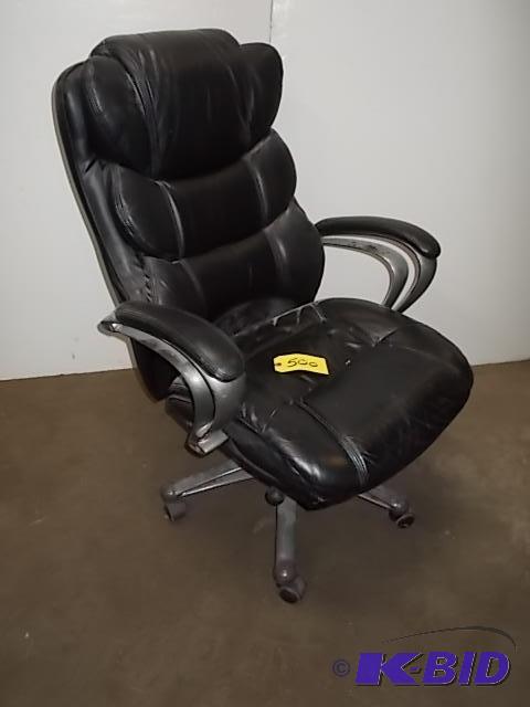 lot 500 image: Office Chair...