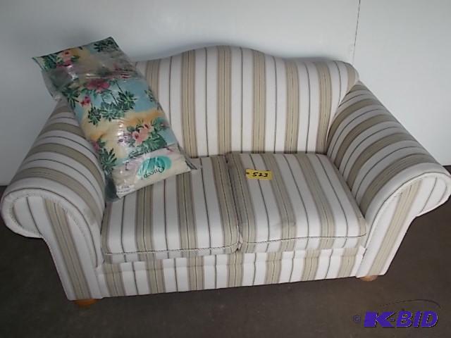 lot 523 image: Loveseat with Pillows...