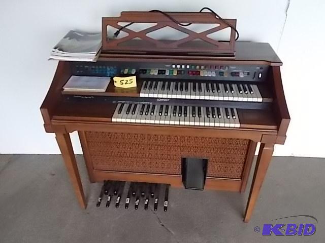 lot 525 image: Lowrey Jamboree Organ with Magic Flute, Inclu...