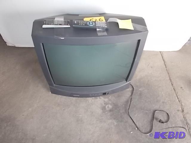 lot 526 image: Toshiba 27" Color TV...
