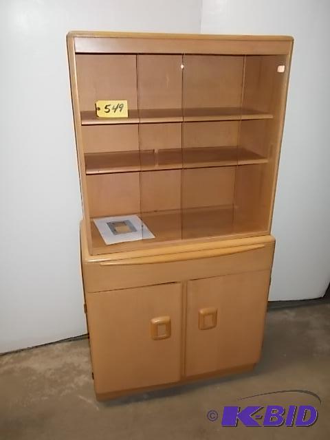lot 549 image: 1950s Heywood Wakefield China Cabinet, 34 x ...
