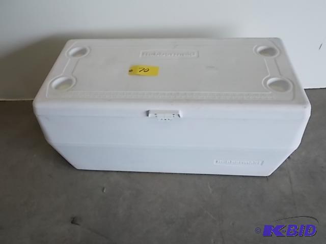 lot 70 image: Rubbermaid Cooler...