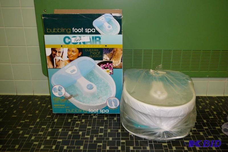 lot 162 image: 2 conair bubbling foot spas ...