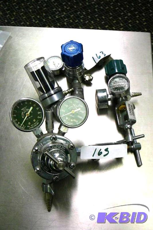 lot 163 image: Lot of gauges, carbon dioxide, pressure gauge...