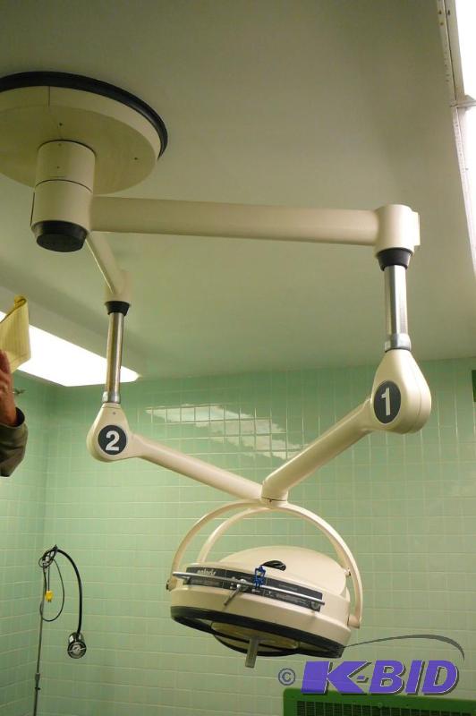 lot 168 image: Amsco&nbspPolaris surgical light and Amsco&n...