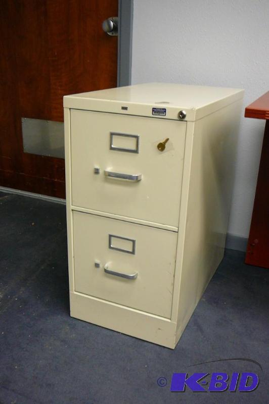 lot 27 image: Hon 2 drawer filing cabinet with keys ...