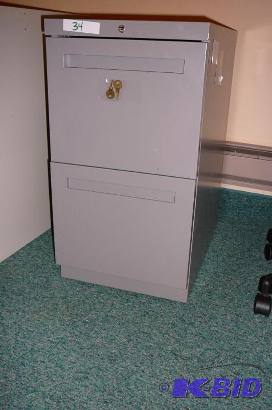 lot 34 image: 2 drawer metal&nbspfiling cabinet with keys...