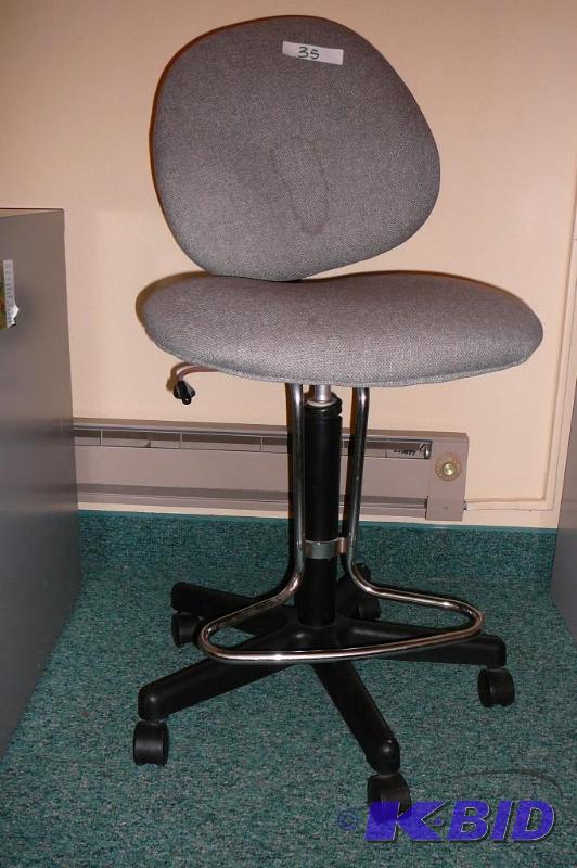 lot 35 image: Tall office chair on wheels...