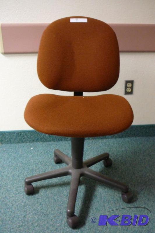 lot 4 image: Office chair on casters ...