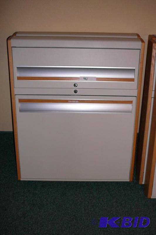 lot 40 image: 2 Carstens&nbspWallaroos 28&quotW x 35&quo...