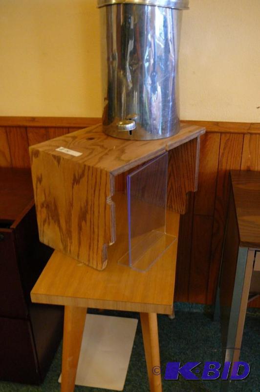lot 51 image: Metal step down garbage can, end table and st...