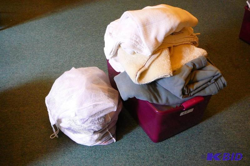 lot 63 image: Large lot of blankets and pillow cases&nbspe...
