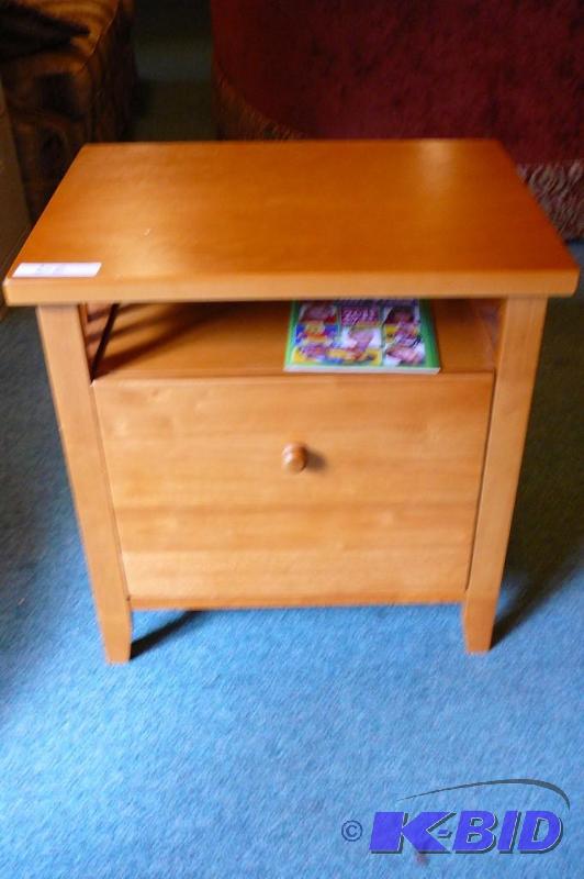 lot 66 image: Wooden end table  24&quotW x 18&quotD ...